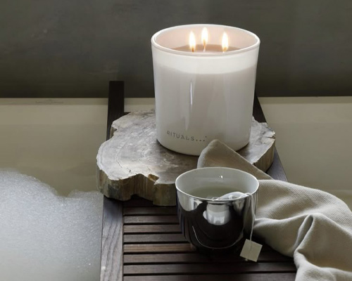 Bath scented candle